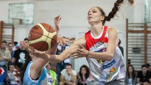 Povestea continua la turneul Sport Arena Streetball! Sâmbătă: "Frumoasele" vs "Bestiile" și "Brazii" vs "Stejarii"
