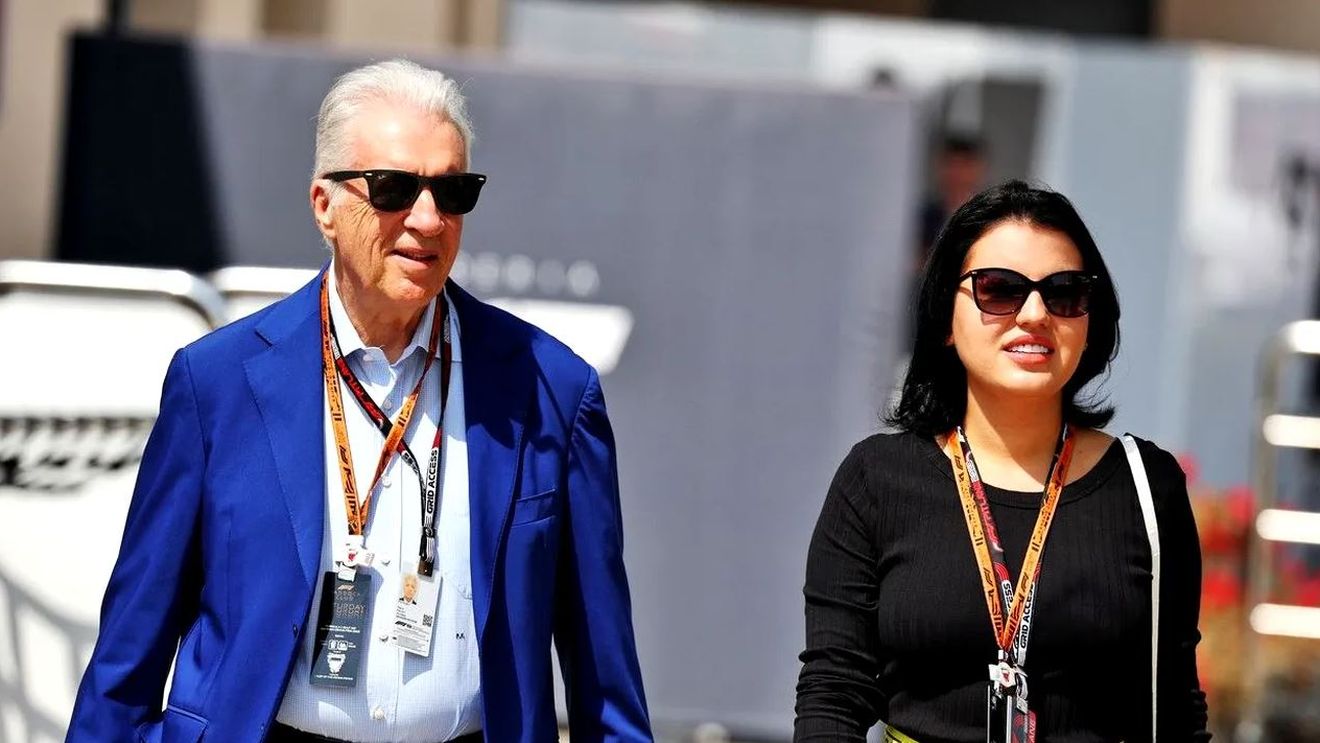 Soția română a miliardarului Ferrari dezvăluie care e singura mașină pe care nu o au în garaj, după ce și-au cumpărat și o Dacia