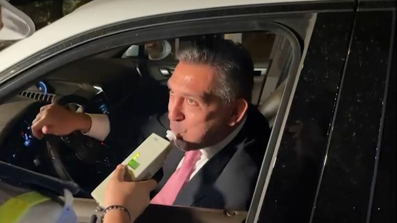 Ilie Dumitrescu, testat cu aparatul etilotest de Poliția Capitalei! Fostul atacant al „Generației de Aur” a fost oprit de brigada rutieră în toiul nopții! Ce s-a întâmplat! VIDEO