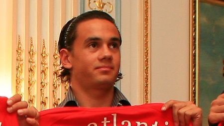 Ionescu: "Oricine visează să joace la Steaua"