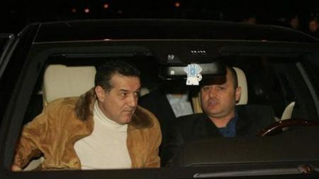 Becali: "Mihai Costea e disperat să ajungă la Steaua"** Mititelu: "Mai mulți jucători din Ghencea l-au sunat pe Piți să-i ia la Craiova!"