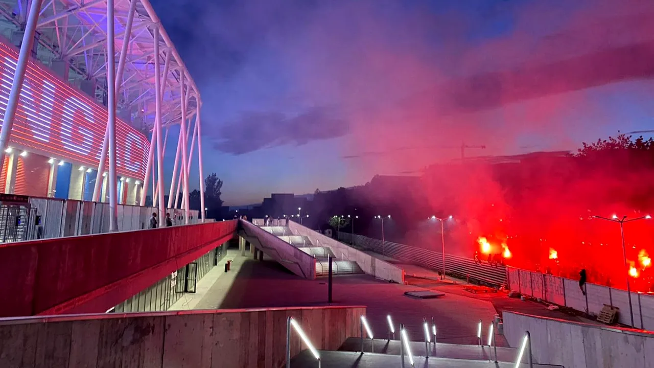 Sărbătoare în Ghencea! Imagini spectaculoase de la Stadionul Steaua: fanii au retrăit apogelul fotbalului românesc și au aprins torțe! Ce s-a întâmplat pe noua arenă | FOTO & VIDEO