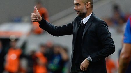 FOTO | "Cetățenii" lui Guardiola, primiți cu brațele deschise în Ștefan cel Mare, după ce au învins Steaua. Andone și Mutu au luat notițe de la Pep. "E un om deosebit" Reacția "Fălcosului"

