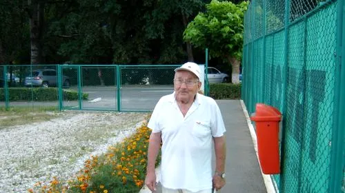 Performanță demnă de Cartea Recordurilor: un antrenor de tenis din Vâlcea este activ la vârsta de 98 de ani! A jucat tenis cu prim-miniștrii Petru Groza și Ioan Gheorghe Maurer, dar și cu Ilie Năstase și Ion Țiriac