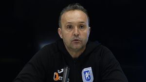 Corneliu Papură, descris de un jucător născut în Bănie. „Nu este perceput ca un antrenor principal!”