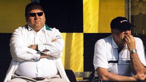 Gheorghe Ștefan, condamnat la trei ani de închisoare cu executare și confiscarea a 3 milioane de euro în dosarul "Microsoft". "Niro", sponsorul naționalelor de handbal, a fost condamnat cu suspendare