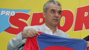 Iordănescu: "Vreau ca Steaua să ia titlul, dar mi-ar părea rău pentru Petrescu"