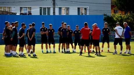 FC Brașov a dat drumul pregătirii cu 20 de jucători, dintre care mulți juniori, cu un nou președinte și fără antrenor. Printre numele noi din lot se numără un fundaș care a evoluat în Liga 1 pentru Academica Clinceni