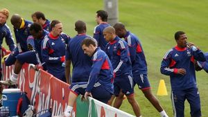 Primele măsuri pentru "cocoși":  Evra riscă să aibă interzis la națională!