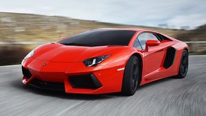 SUPER FOTO** Ronaldo și-a făcut cadou de ziua lui ULTIMUL model de Lamborghini! UITE cum arată în interior și cât a plătit pentru el