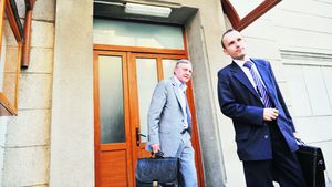 DNA**ȘUL! Președintele FRF a fost chemat în calitate de martor în "Dosarul Elicopterul"! Sandu a ieșit roșu la față de la audieri