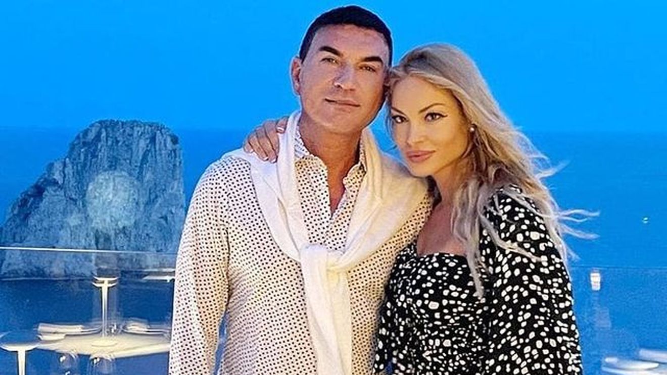 Cristi Borcea și familia sa, fotografie inedită de Crăciun: cum a fost imortalizat fostul acționar majoritar de la Dinamo alături de soție și copii | FOTO