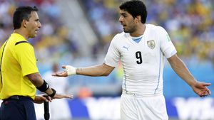 Tabarez îi ia apărarea lui Suarez: "Nu vreau să vorbesc până nu văd imaginile. Dacă arbitrul nu a dat nimic, înseamnă că nu a fost nimic"
