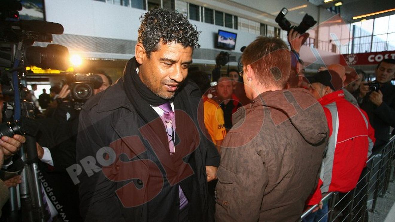 FOTO** Au venit turcii! Vezi aici lotul deplasat de Rijkaard!