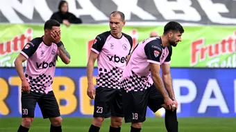 Șansa redresării pentru Corvinul, în partida cu cea mai slabă echipă din play-off. Florin Maxim: ”Vrem să câștigăm, ne pregătim cum trebuie.” Hunedorenii, cu tricouri speciale dedicate lui Mircea Lucescu