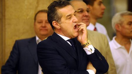 Blochează Benfica ceea ce ar putea fi una dintre cele mai tari lovituri ale Stelei în această iarnă?** Becali: "Băiatul vrea să vină, dar e o șmecherie"
