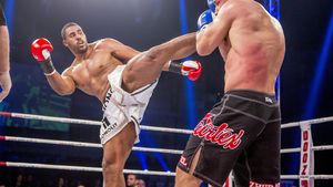 Benny i-a dat replica lui Daniel Ghiță, după mesajul ironic "te-a bătut doar cu stânga. Umilință pură": "Vrei un meci cu mine? Fă asta, altfel nu are rost!"