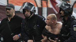 "Coloneii" de la Rapid. S-a terminat meciul cu peste 36.000 de spectatori, pe Național Arena. Steaua, învinsă clar de Niculae & Co 1-3, la finele unui meci cu incidente violente în tribune. Așa am trăit o zi trepidantă  