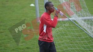 Trimis la plimbare de Mulțescu, fratele lui Balotelli și-a găsit echipă în Italia