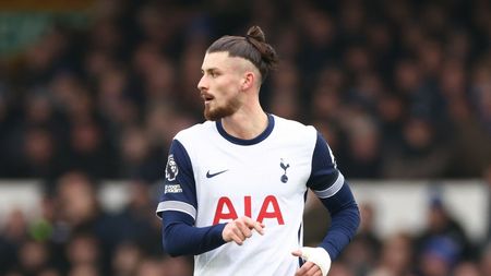 Transferul care îl salvează pe Radu Drăguşin. PSG a făcut loc pentru salariul de 7.500.000 de euro al românului