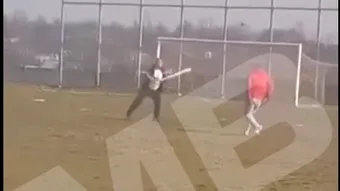 Halucinant: bătaie cu parul în Liga 5 Călărași! Scene demne de oameni sălbatici, chiar de Ziua Femeii