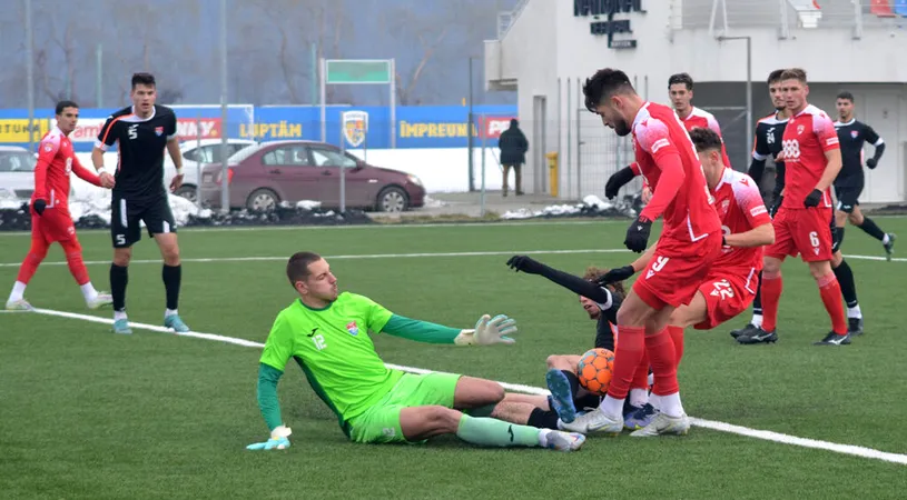 Dinamo s-a impus cu 5-0 în fața celui mai puternic adversar, conform clasamentului, întâlnit în această iarnă. Cătălin Țîră a fost omul meciului, iar Ovidiu Burcă a testat un jucător, deși clubul nu poate face transferuri