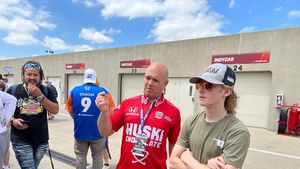 Nadia Comăneci și Bart Conner au pregătit un cadou neașteptat fiului Dylan la împlinirea vârstei de 16 ani! "Este o mare pasiune". Cum arată adolescentul | SPECIAL