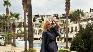 Vica Blochina, apariție fără inhibiții în costum de baie. Fosta iubită secretă a lui Victor Pițurcă s-a filmat în oglindă