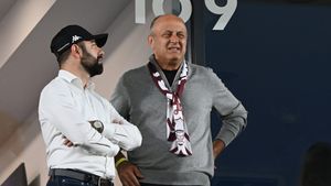 A semnat cu Genoa până în 2027! E primul fotbalist care acceptă oferta „grifonilor” de când e patron Dan Şucu