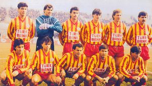 EXCLUSIV | Caz incredibil povestit de Iosif Rotariu. "Fanii s-au așezat pe burtă în fața autocarului, a intervenit poliția!". Plus asaltul suporterilor lui Fener: "Cu bâte! Câțiva nu au apucat să fugă"