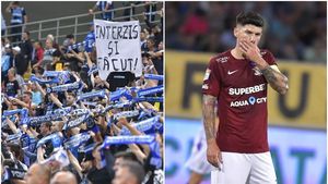 Peluza Nord Craiova, mesaje suburbane pentru rapidiști: „Gherţoii României! Să-i învingem pe sărmanii ăştia chiar şi cu echipa de fete U15!” + Jigniri la adresa lui Cristi Săpunăru: „neSăpunaru, probabil cel mai jegos fotbalist”