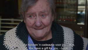 VIDEO | Surpriză "mondială" pentru o bătrânică de 80 de ani. Hazard și Ciman au făcut să-i dea lacrimile de emoție