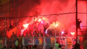 Galeria Stelei nu renunță!** "Vom continua protestele până va pleca Becali!"