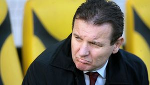 Giuleștenii renunță la titlu: "Ne mai rămâne doar Cupa"** Rapidistul Zotta strigă spre CCA: "Domnule Crăciunescu, au fost două nereguli"