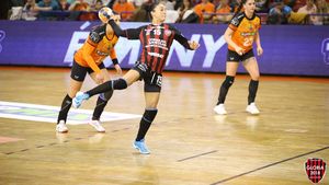 Povestea succesului de la Bistrița. Cum a reușit Gloria să ajungă în sferturile de finală ale Cupei EHF și planurile de viitor ale clubului. „Dacă ni s-ar mai naște trei Elisei, nu am avea nicio problemă în lume” | SPECIAL