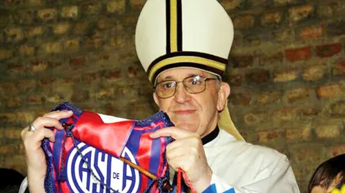 San Lorenzo i-a făcut o surpriză uriașă papei!** Au jucat cu chipul său pe tricou