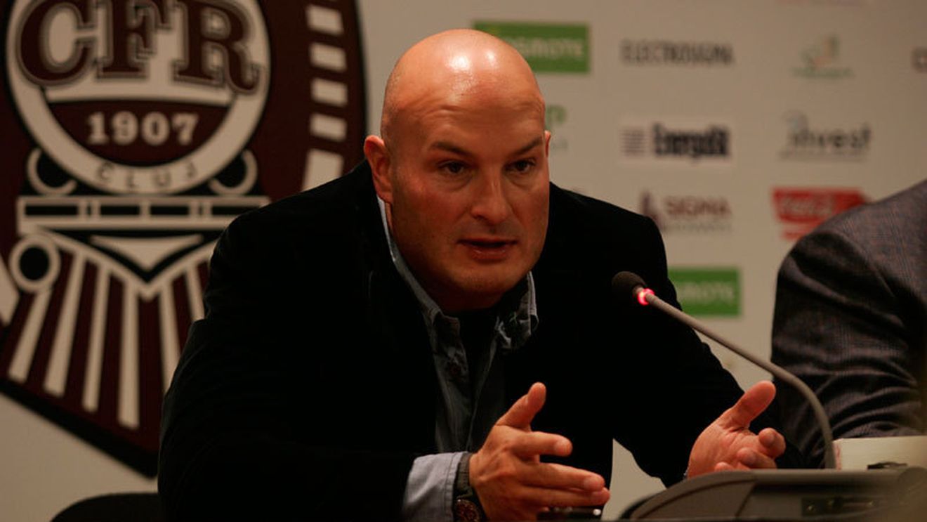 Paszkany l-a luat pe 'Kape' și îl ironizează pe Gigi:** "La ce valiză se referă? De călătorie?"