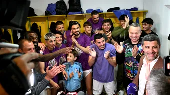 Promovare și sărbătoare la Pitești! Dănuț Coman, în lacrimi după revenirea în prima ligă a CFC Argeș: ”Văd oamenii fericiți, asta mă bucură cel mai mult”