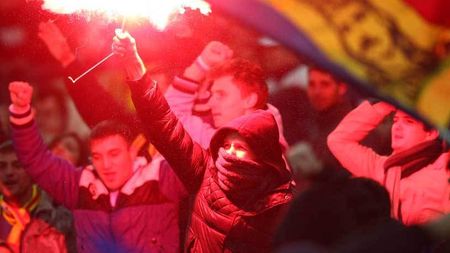 Federația nord-irlandeză: "Petarda care a rănit un fotograf a fost aruncată de români"