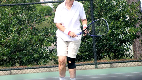 Sportul nu are vârstă! O femeie în vârstă de 69 de ani, prezentă la un turneu din categoria ITF
