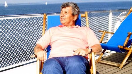 Imagini senzaționale cu Mircea Lucescu: membru de partid, capra la proțap, ghid pentru Ion Iliescu și la moaștele Sfintei Parascheva!