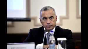 Susținătorii lui Călin Georgescu din sportul românesc ar putea primi o lovitură capitală: CCR va lua joi decizia legată de anularea primului tur al alegerilor. Elena Lasconi a sărit în apărarea democrației românești și a contracandidatului ei: „Fie că ne place sau nu”