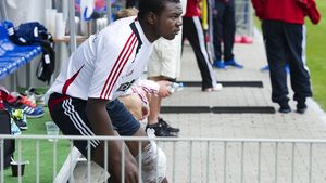 Un fotbalist de la Aston Villa a intrat în grevă! Motivul: nu și-a mai primit salariul de câteva luni