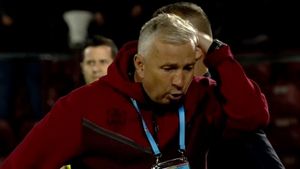 Dan Petrescu, gest de dispreț maximum față de televiziuni și suporteri, după ce a făcut circ în CFR - Farul 1-2! Ce decizie a luat antrenorul ardelenilor: o lipsă crasă de bun simț!