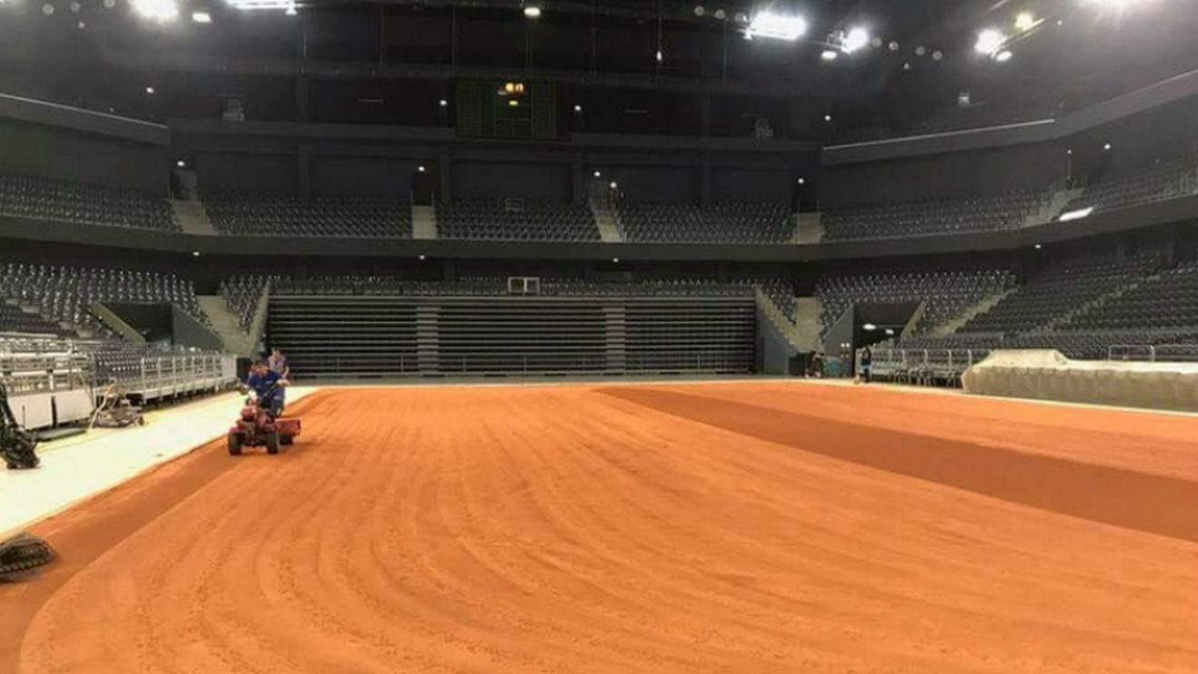 FOTO | Au început pregătirile pentru meciul de Fed Cup dintre România și Elveția. Sala Polivalentă din Cluj-Napoca, "înghițită" de zgură