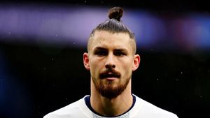 Ce veste pentru Radu Drăguşin. Anunțul britanicilor despre transferul de 70.000.000 de euro din vară: „Arată ce vrea Tottenham”