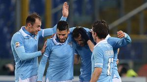 Ștefan Radu a salvat-o pe Lazio. Românul a înscris superb și a provocat un autogol în Lazio - Sassuolo 3-2. Prima reacție: "Victoria e a fanilor"