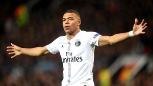 Kylian Mbappe s-a dat de gol că va semna cu Real Madrid? Ce „porumbel” a scăpat vedeta lui PSG într-un interviu acordat legendarului Thierry Henry