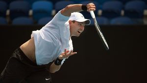 Scene șocante și fără precedent: fostul număr 17 ATP a început să se certe, în plin meci, cu iubita lui faimoasă, dintr-un motiv incredibil! După ce femeia și-a luat geanta și a plecat din tribună, jucătorul a luat o decizie care i-a lăsat cu gura căscată pe spectatori