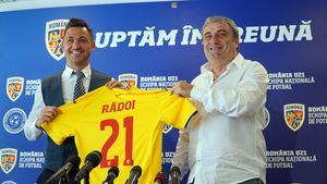 Mirel Rădoi, selecționer la naționala de tineret, dar și jucător în Liga 1 la minifotbal